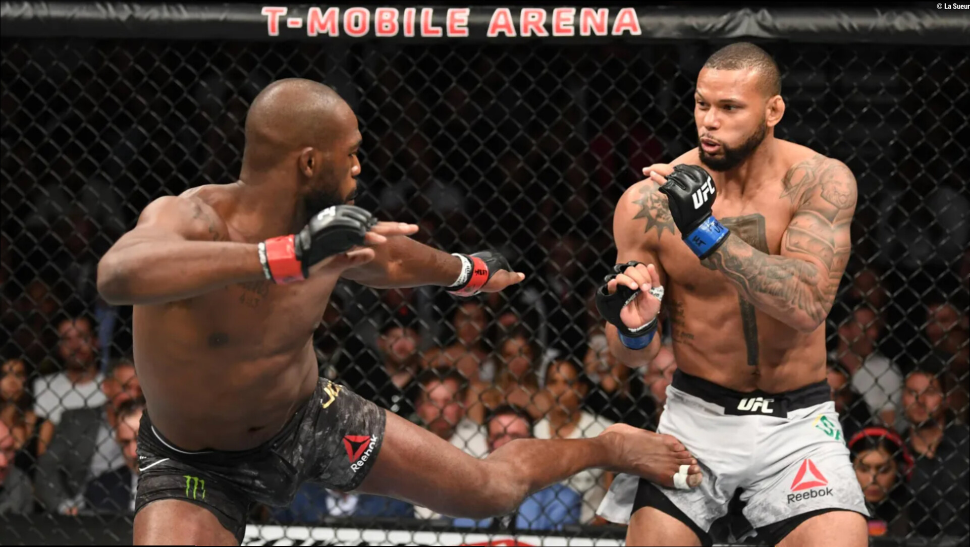 Jon Jones lui a ravagé les deux genoux : cet ancien militaire défend les « oblique kicks »
