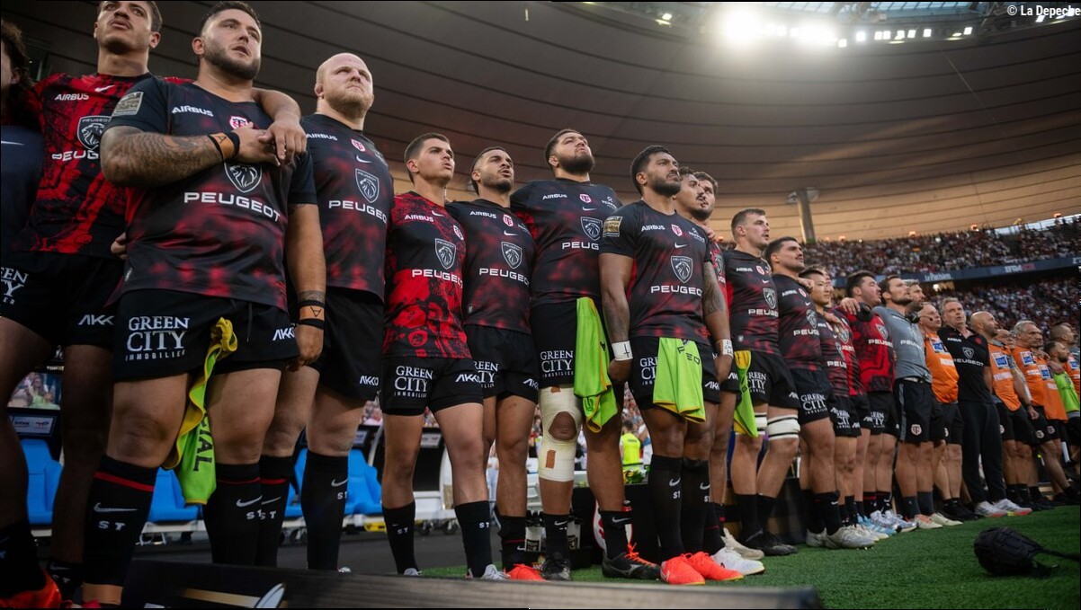 Il apparaît à chaque fois en tribunes lorsque le Stade Toulousain est en finale : le diaporama insolite de Dimitri Delibes à 