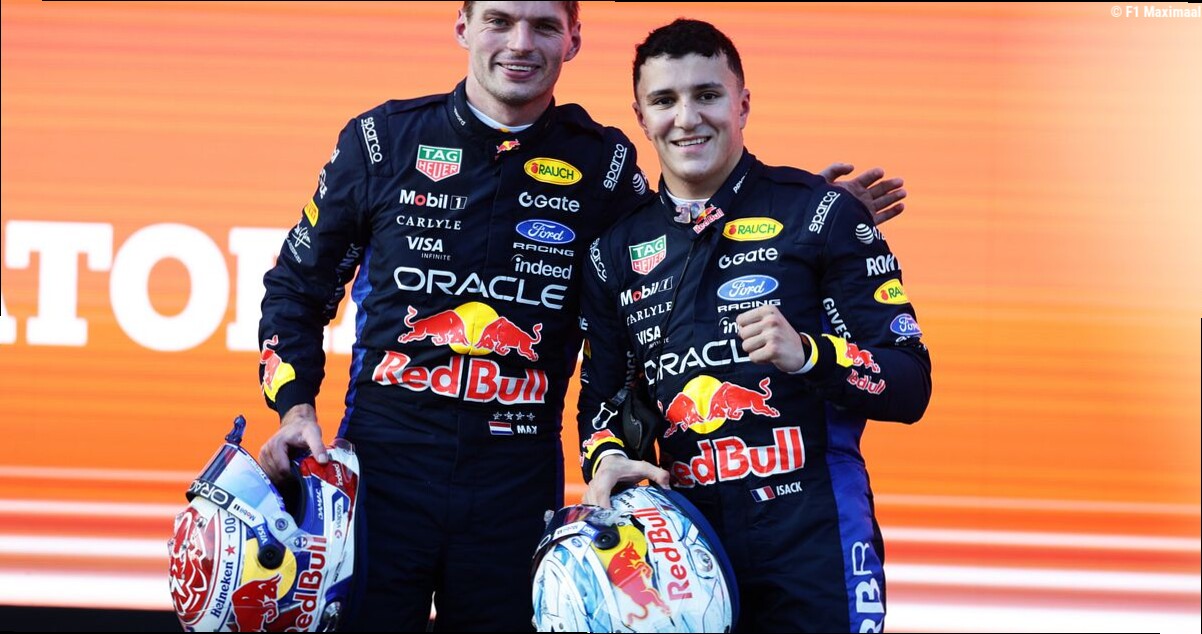 Mol knikt instemmend nadat de FIA Verstappen groen licht gaf: "Juiste beslissing"