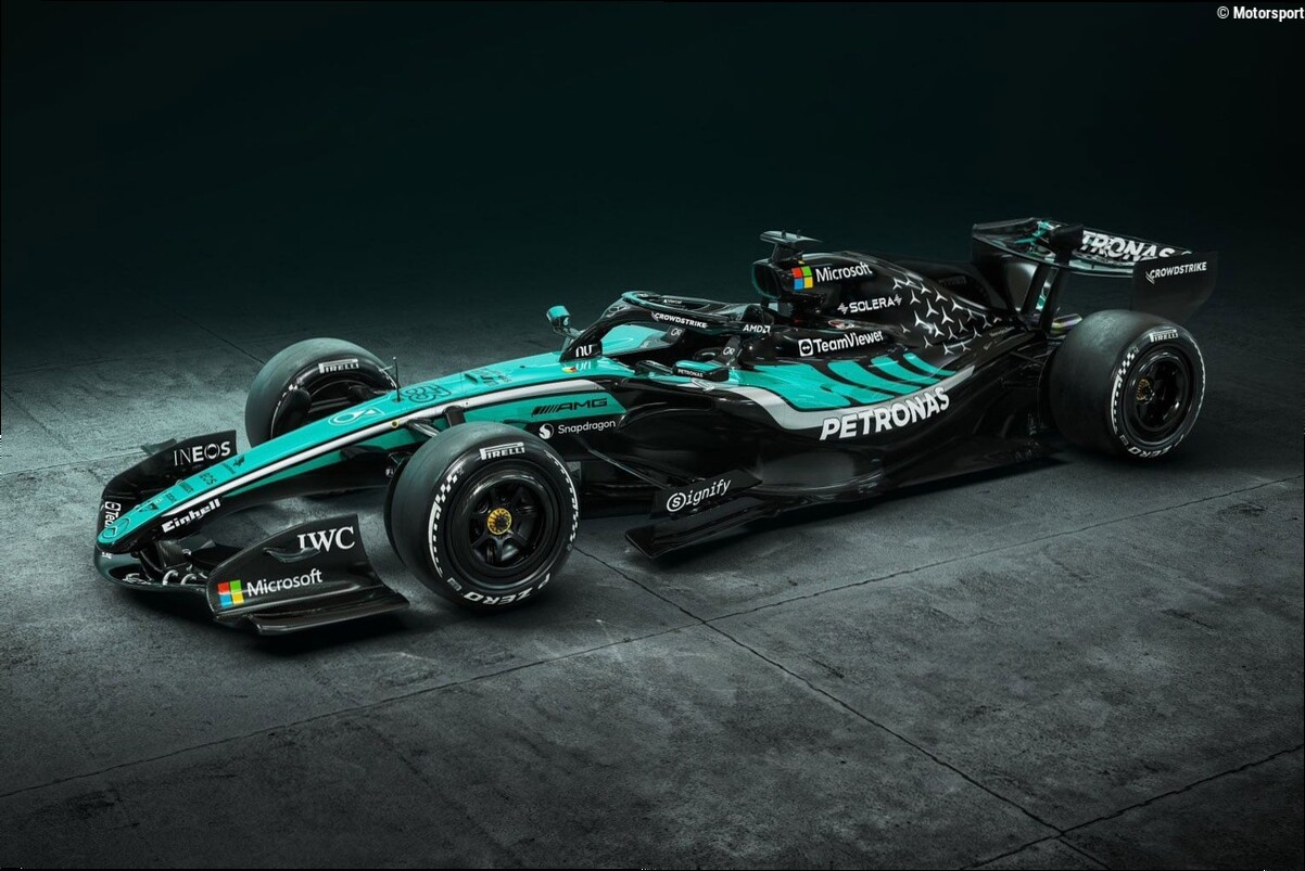 Mercedes cambia el plata en su decoración para el regreso de la F1 a Sepang