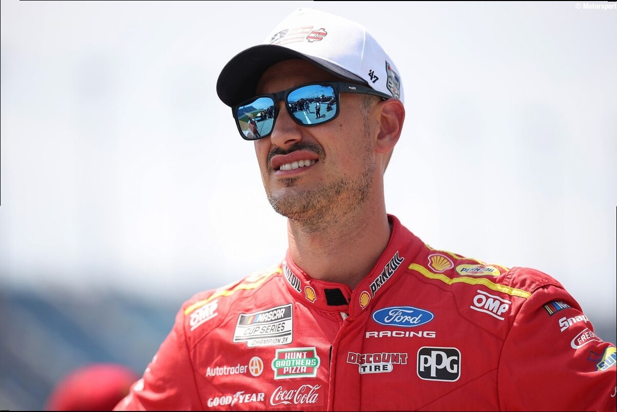 Joey Logano down but not out of NASCAR Chase after Kansas flat tire