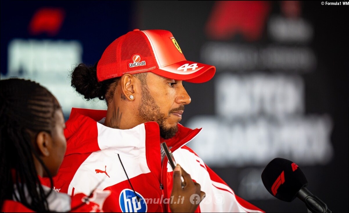 Hamilton attacca la dirigenza Ferrari: parole di fuoco contro i vertici