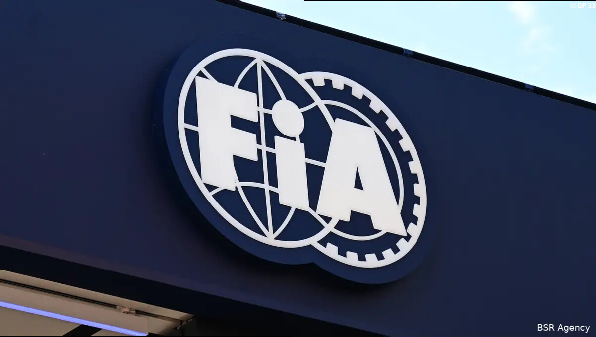 FIA zet Red Bull-coureur naar achteren tijdens GP Bahrein in Maleisië