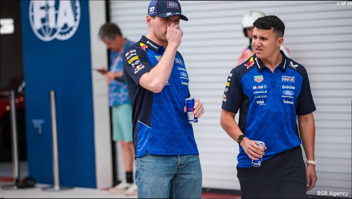 Max Verstappen probeert Isack Hadjar te grazen te nemen: 'Dit ruikt heel gek...?'