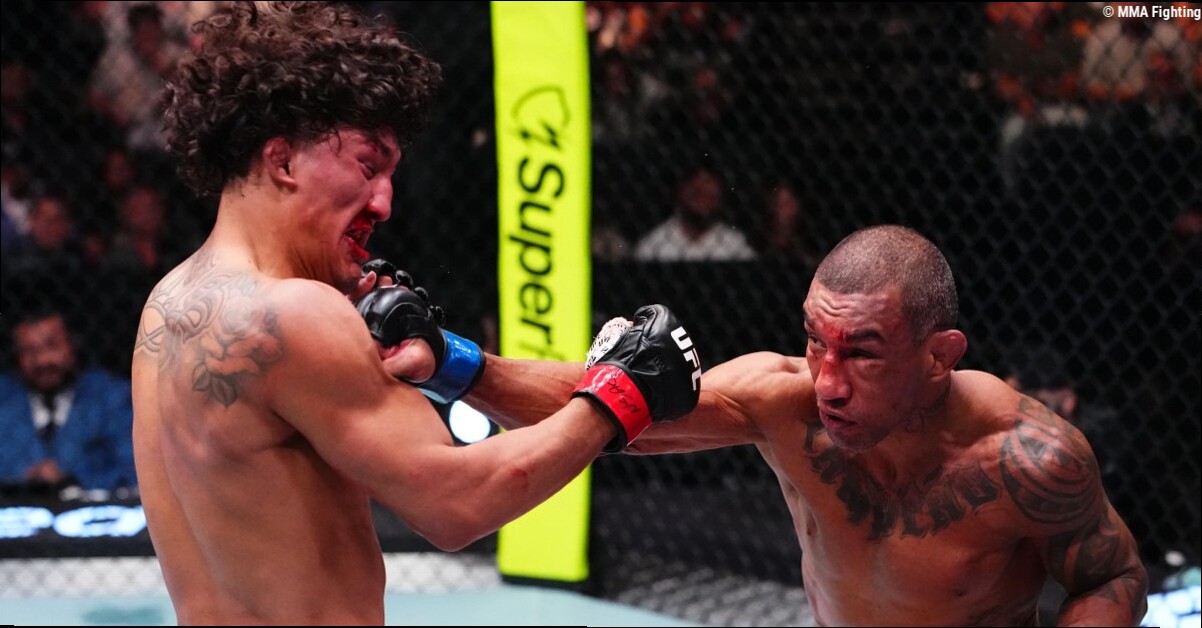 Glover Teixeira reveals what caused Raoni Barcelos' health scare at UFC Vegas 121