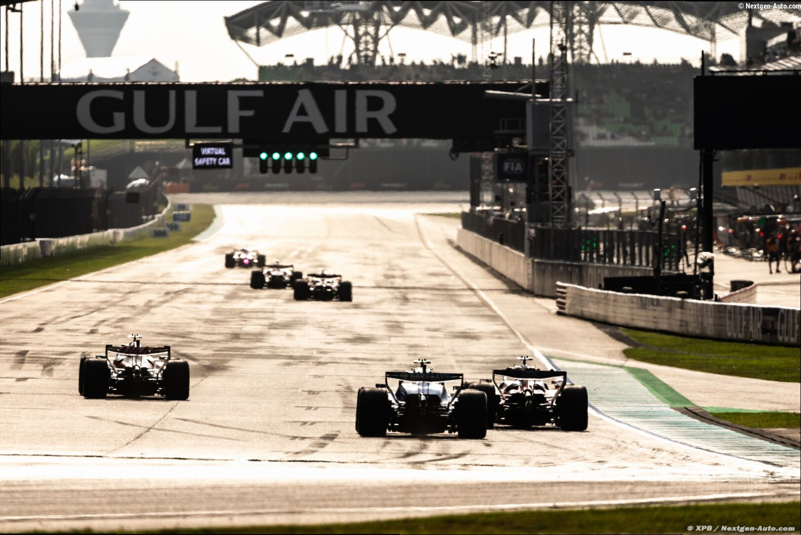 La F1 plonge dans l'inconnu : l'asphalte se désagrège, 4,5 secondes plus lent que prévu
