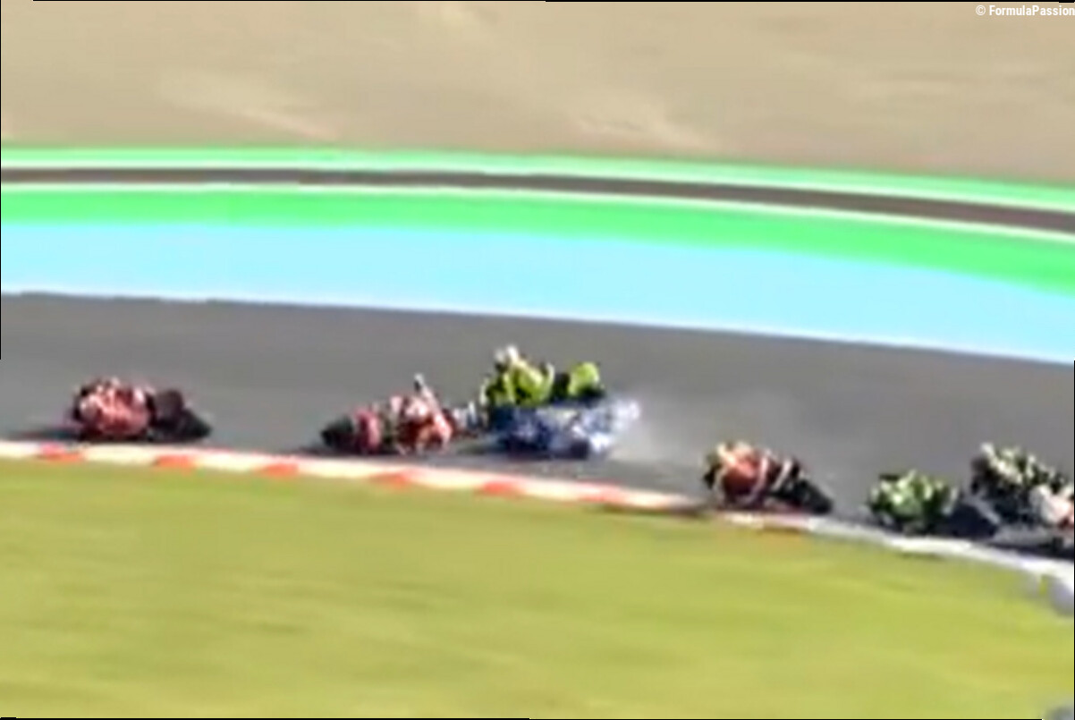 Alex Marquez fa strike al via: abbattuti Di Giannantonio e Acosta, domani avrà due Long Lap Penalty