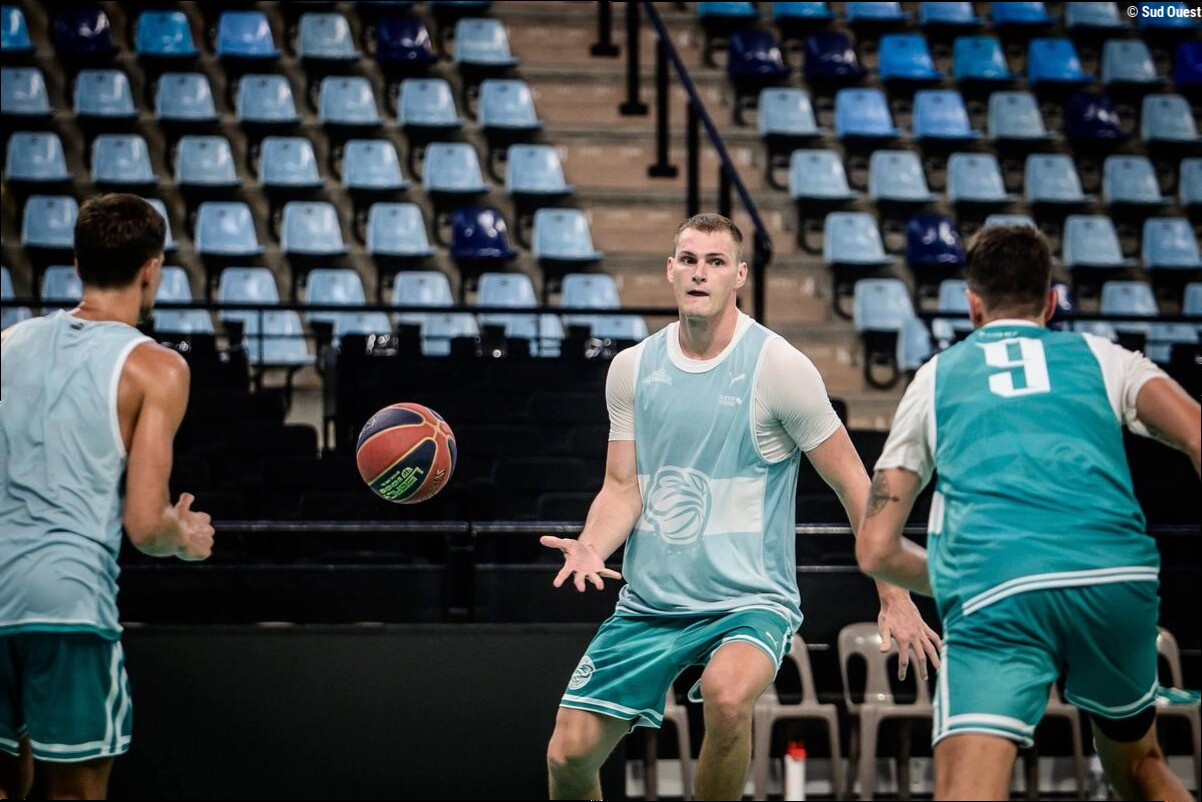 Betclic Elite. "Pas de gros costauds, ni de joueurs physiquement imposants" : le salut de l'Elan Béarnais passera par sa vite