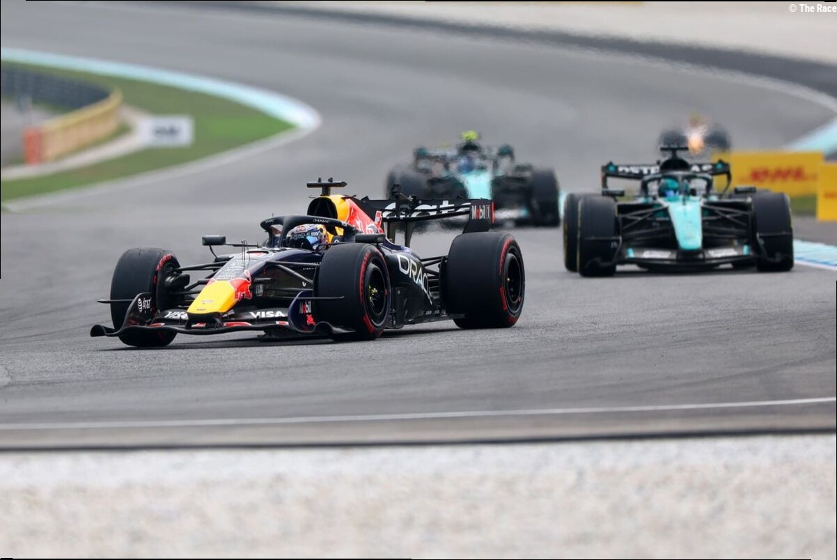 Verstappen dominates Malaysia F1 race after early chaos