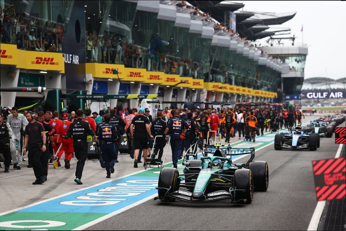 Alonso cuestiona la bandera roja tras la fallida vuelta de formación en Sepang