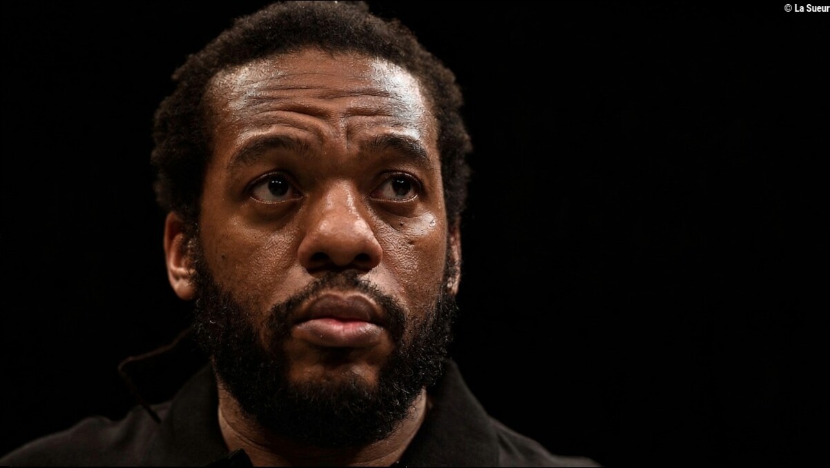 L'arbitre controversé Herb Dean sous le feu des critiques après l'UFC 332
