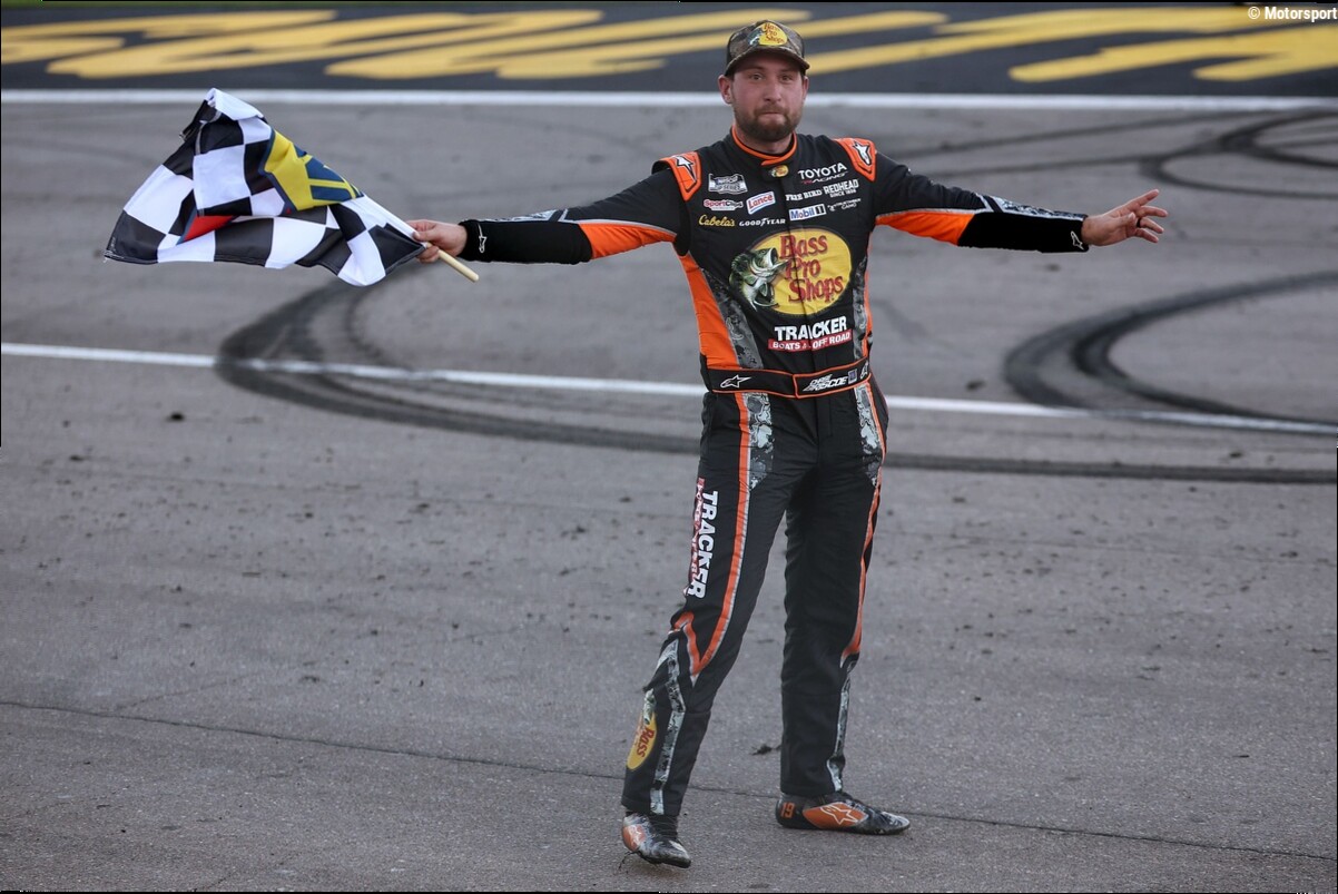 Chase Briscoe wins Las Vegas NASCAR Cup as Larson and Reddick crash across finish line