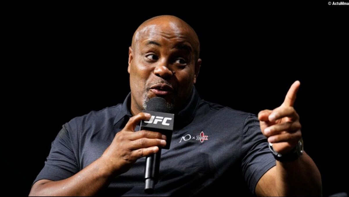 Daniel Cormier reste stupéfait du niveau de cette star de l'UFC 332