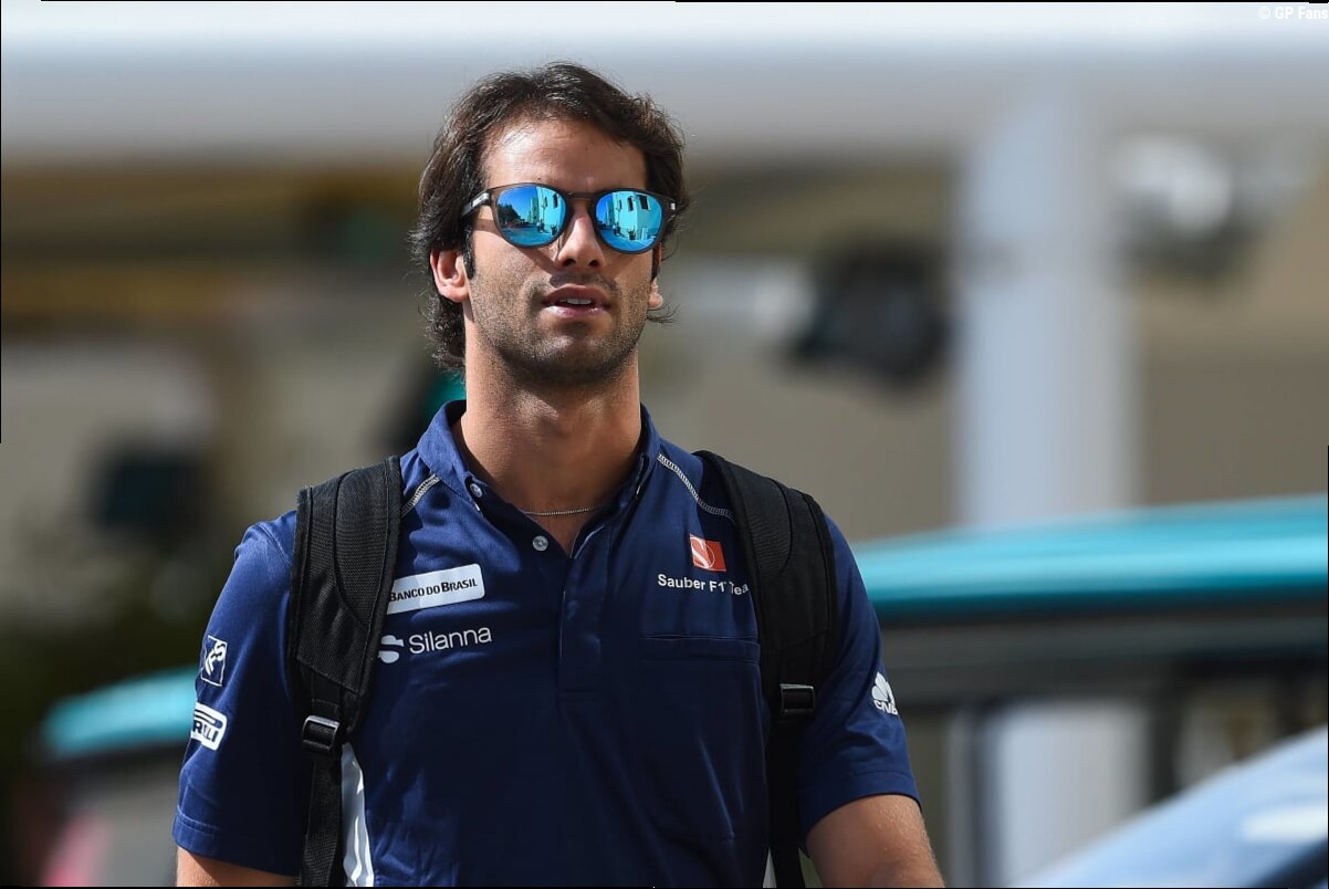 Former F1 star in massive crash after terrifying collision with wall