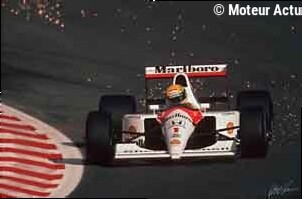 Häkkinen fait rouler la McLaren MP4/6 de Senna à Athènes
