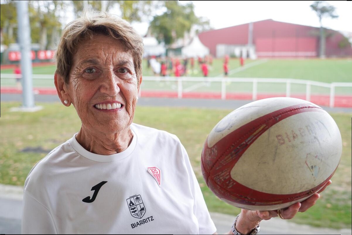 « C'est le club de ma vie, une vraie histoire d'amour » : la « mamie d'Aguilera » Christine Loche, 82 ans et toujours bénévol