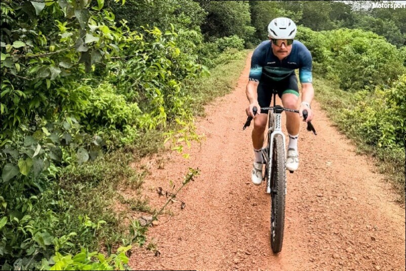 Fahrrad statt Privatjet: Valtteri Bottas radelt zum nächsten Formel-1-Rennen!