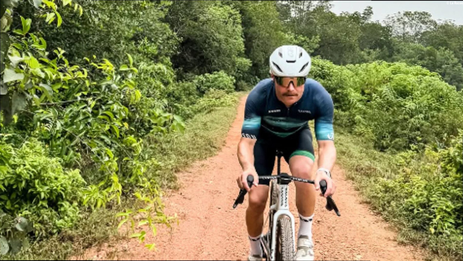El insólito viaje de Valtteri Bottas: así es la super bicicleta con la que recorre el trayecto de Sepang a Singapur