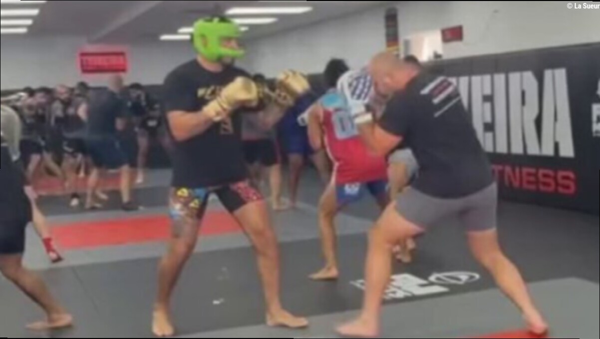 Alex Pereira : les premières images de son entraînement avant l'UFC 335