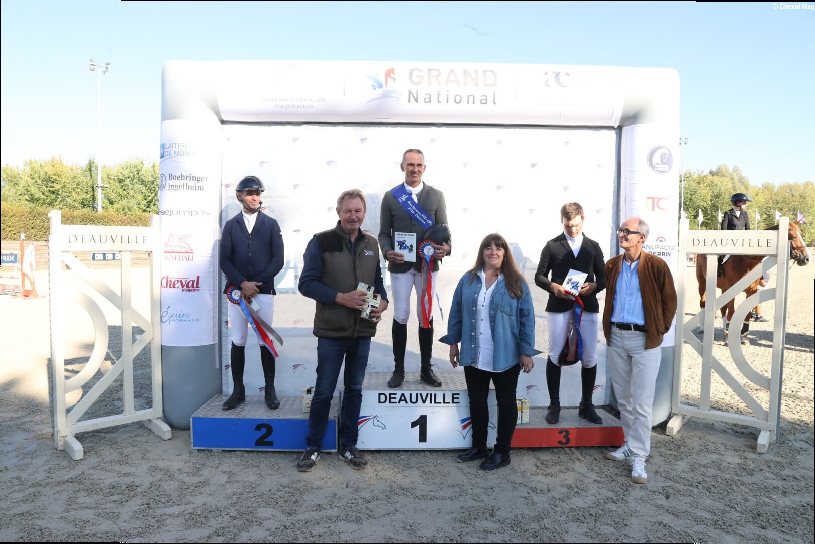 Grand National, saut d'obstacles : A Deauville, Alice Lainé remporte l'épreuve, François-Xavier Boudant sur le podium de l'ét