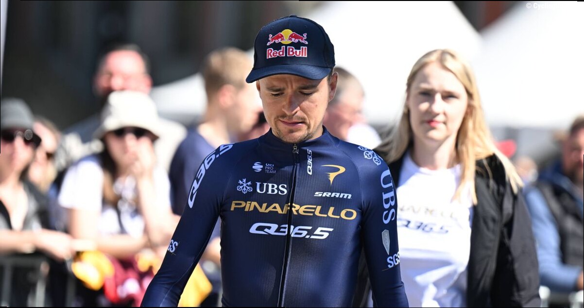 "I stopped racing myself and I was mad" - Police motorbike crashed into Tom Pidcock's teammates at Tre Valli Varesine