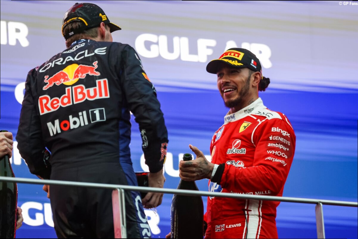 VIDEO | Hierdoor vielen Verstappen en Hamilton ineens stil in Maleisië | GPFans Special
