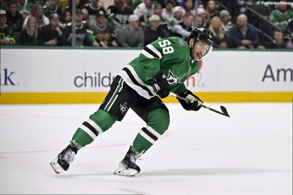 Flyers To Sign Michael Bunting