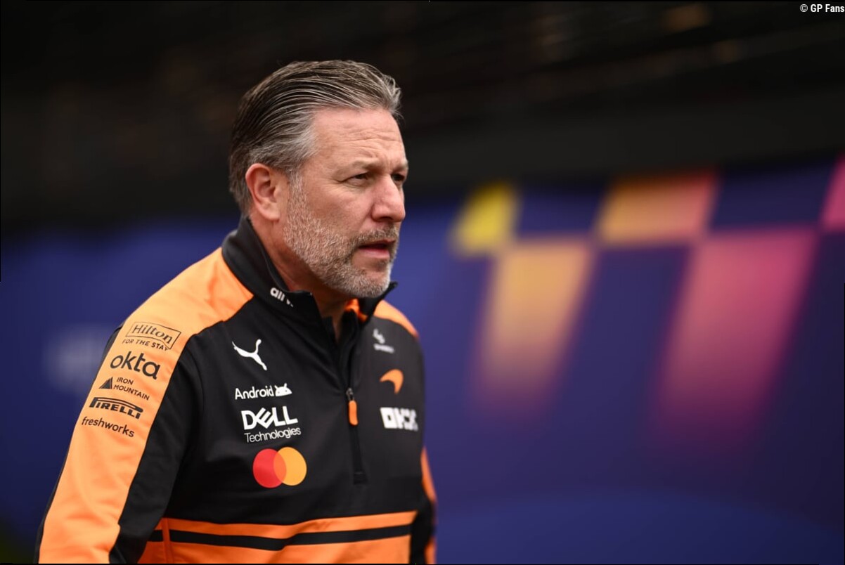 Brown zit er warmpjes bij: dit verdiende de McLaren-CEO in 2026