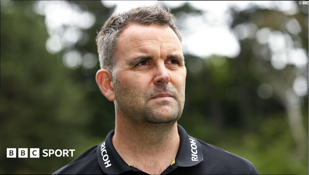 Munster appoint ex-Hurricanes chief Lee as interim CEO