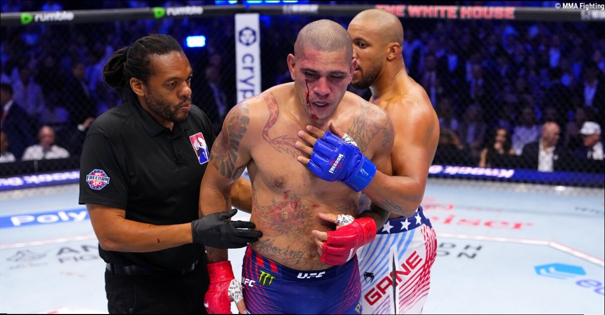 Veteran coach thinks Alex Pereira just too small for heavyweight: 'Can he take the power?'
