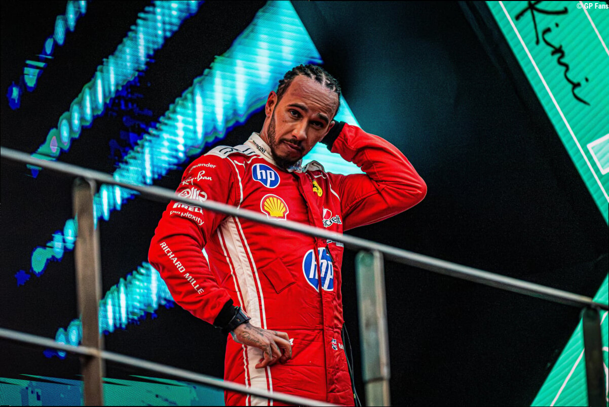 Hamilton verdedigt Ferrari na blunder in Maleisië: 'McLaren maakte exact dezelfde fout'