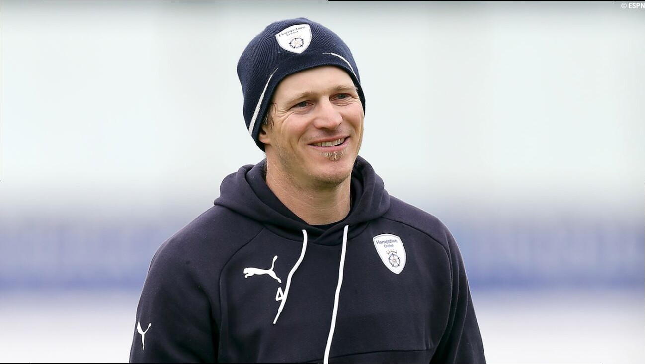 Adams leaves Hampshire after 25 years for Tasmania role