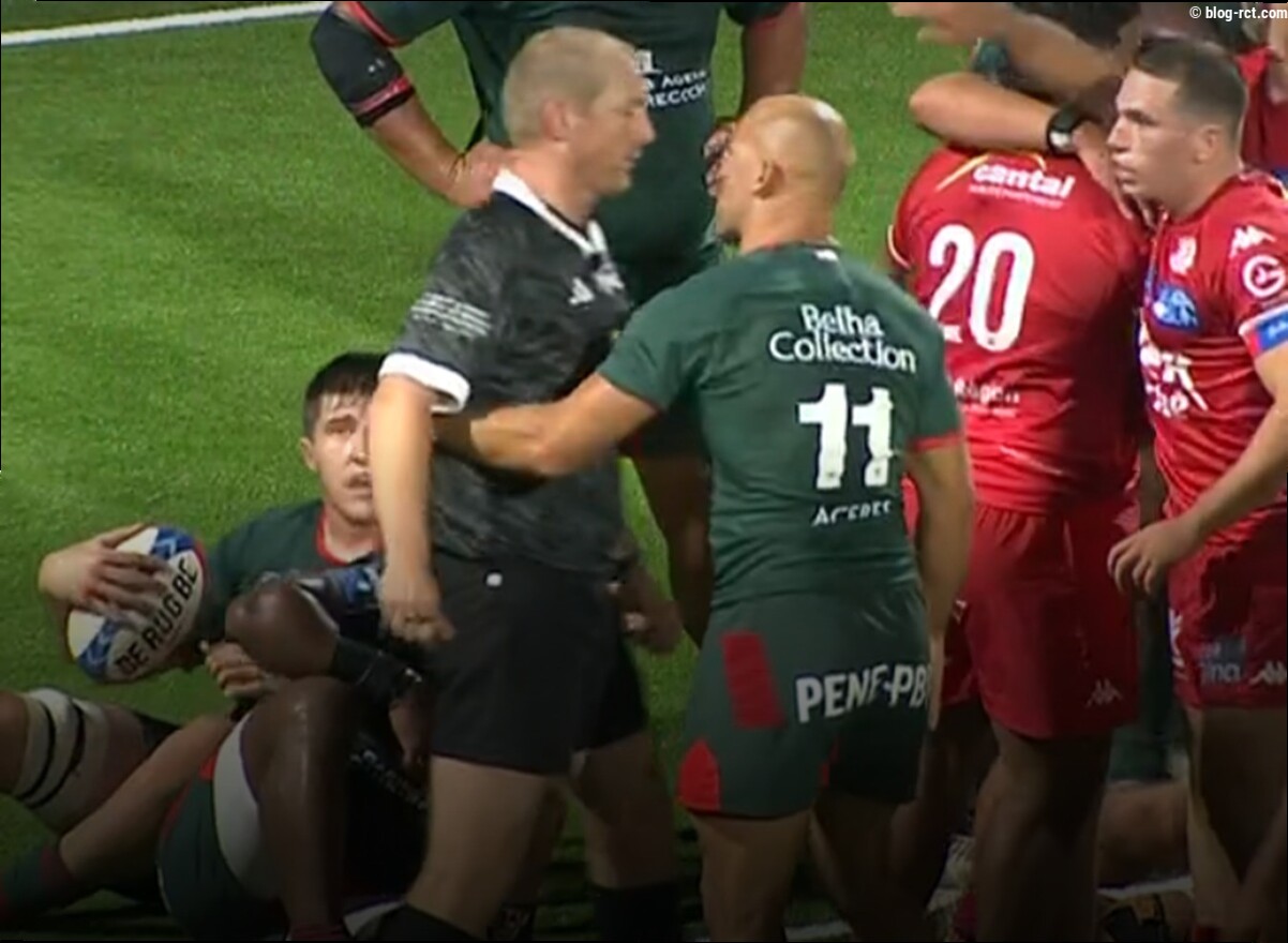 Scène tendue sur Aurillac – Biarritz : Matthieu Acebes expulsé après s'être adressé à Tual Trainini