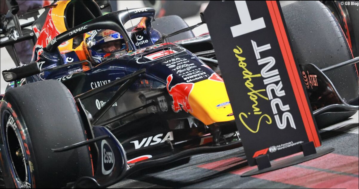 Verstappen behoudt P1 na onderzoek in gewijzigde startopstelling sprintrace GP Singapore