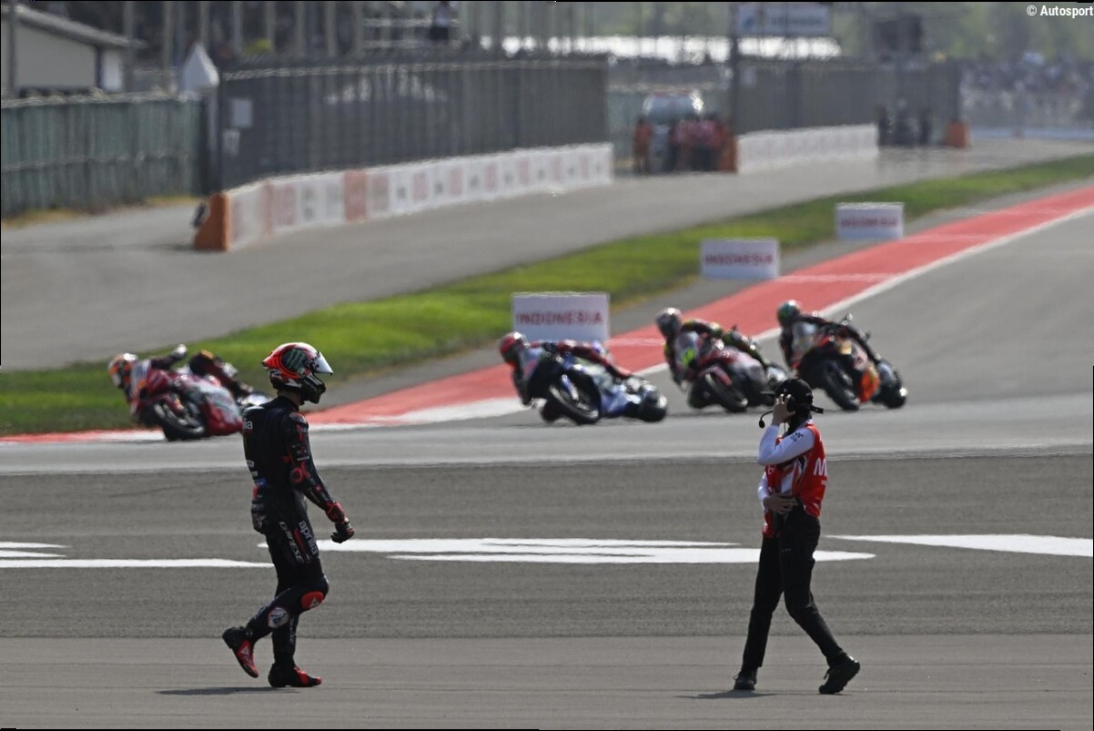 Bezzecchi brushes off Fernandez's anger after Indonesian GP sprint crash
