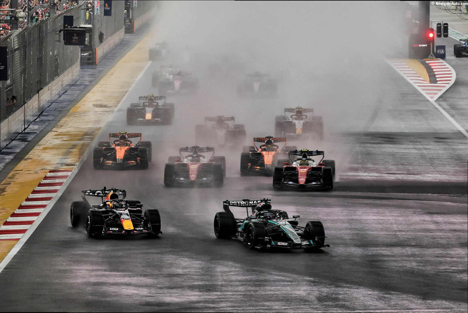 Verstappen remporte le Sprint F1 de Singapour devant les Ferrari, crash de Russell
