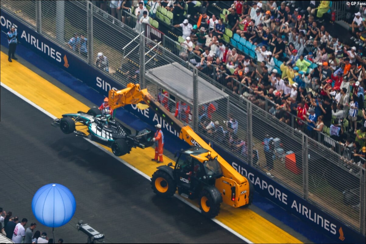 Russell verklaart pijnlijke reden achter crash F1-sprintrace Singapore