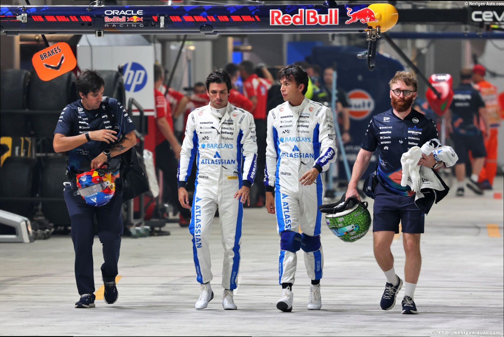 Williams F1 déçoit : Sainz dénonce une Q2 mal gérée, Albon éliminé dès la Q1 à Singapour