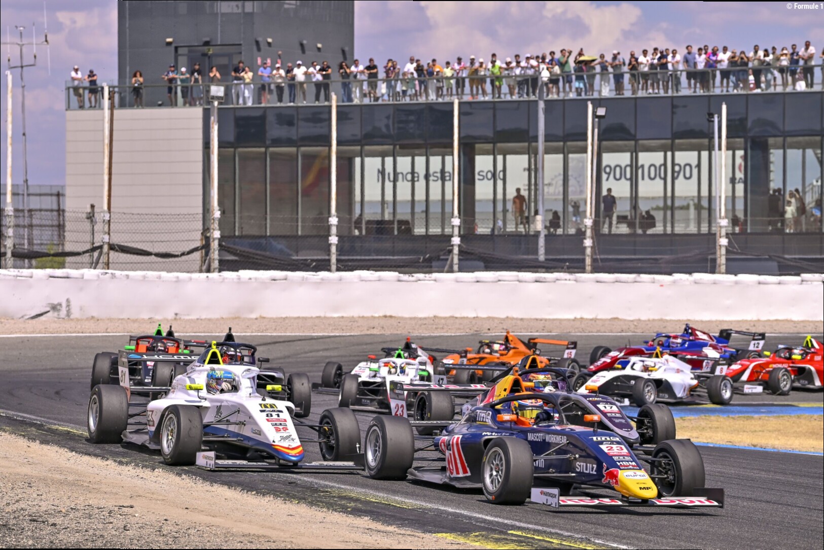 Kasper Schormans en Rocco Coronel maken indruk met dubbel podium in Spaanse Formule 4