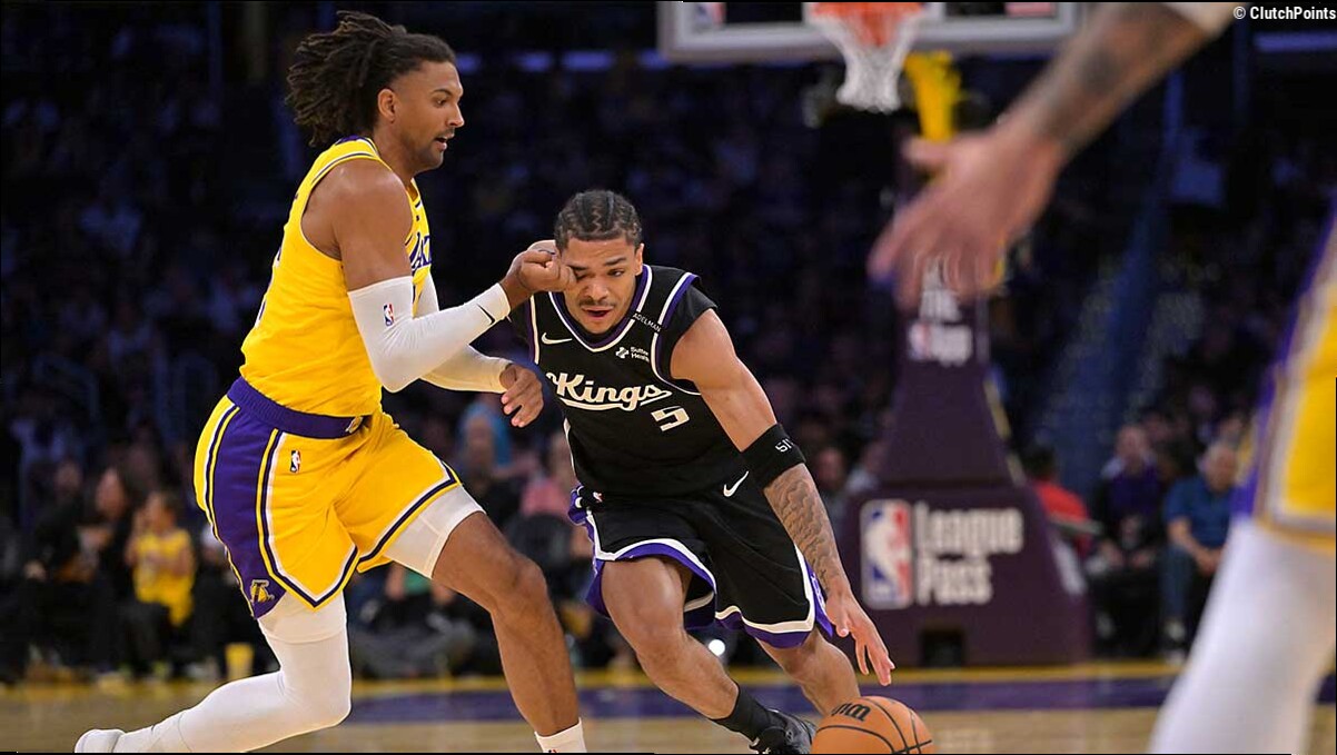 Kings' Darius Acuff limps off court vs. Warriors