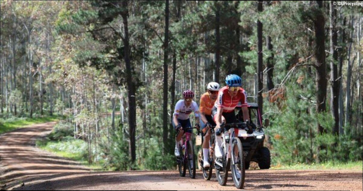 Brit Jenson Young in the lead group, favourites chasing: Here's how the Gravel World Championships have unfolded so far