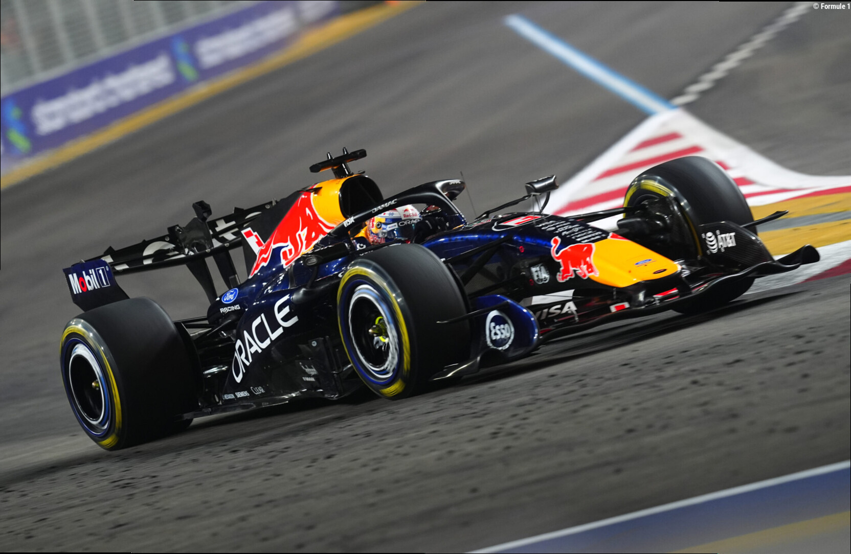 Max Verstappen viert langverwachte zege in Singapore: 'Heel blij om hier te winnen'
