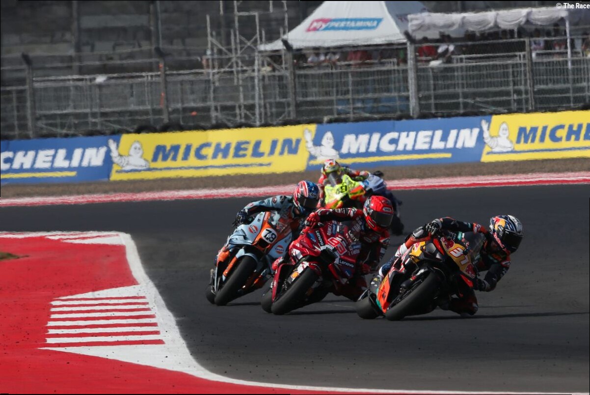 Podcast: 'Fake' MotoGP battles, start chaos and title twists
