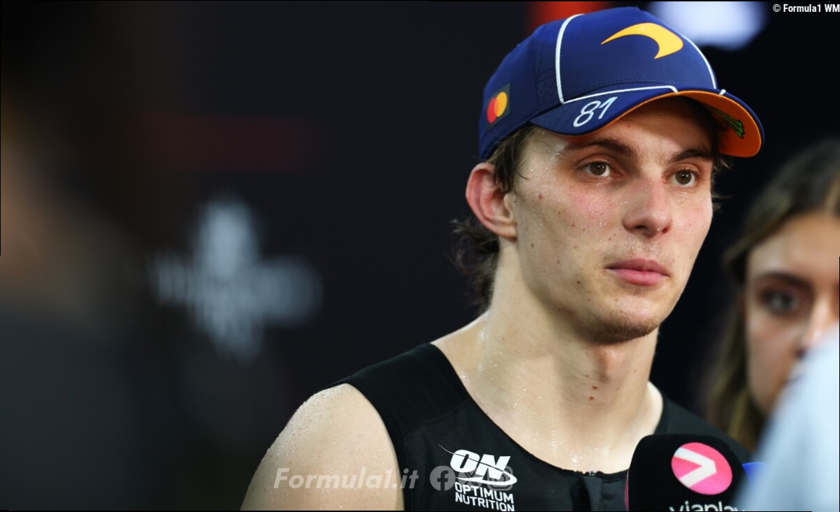 Piastri beffa Hamilton a Singapore grazie ad una foratura: «Mi ha aiutato»
