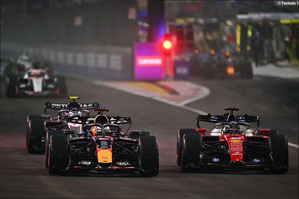 Hoe Max Verstappen Charles Leclerc bij start Singapore achter zich hield: 'Gelukkig is hij ervaren'