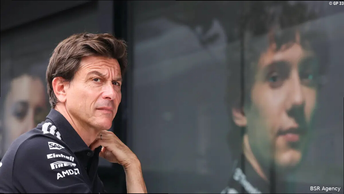 Toto Wolff kijkt met een jaloerse blik naar Max Verstappen en vreest voor volgend seizoen