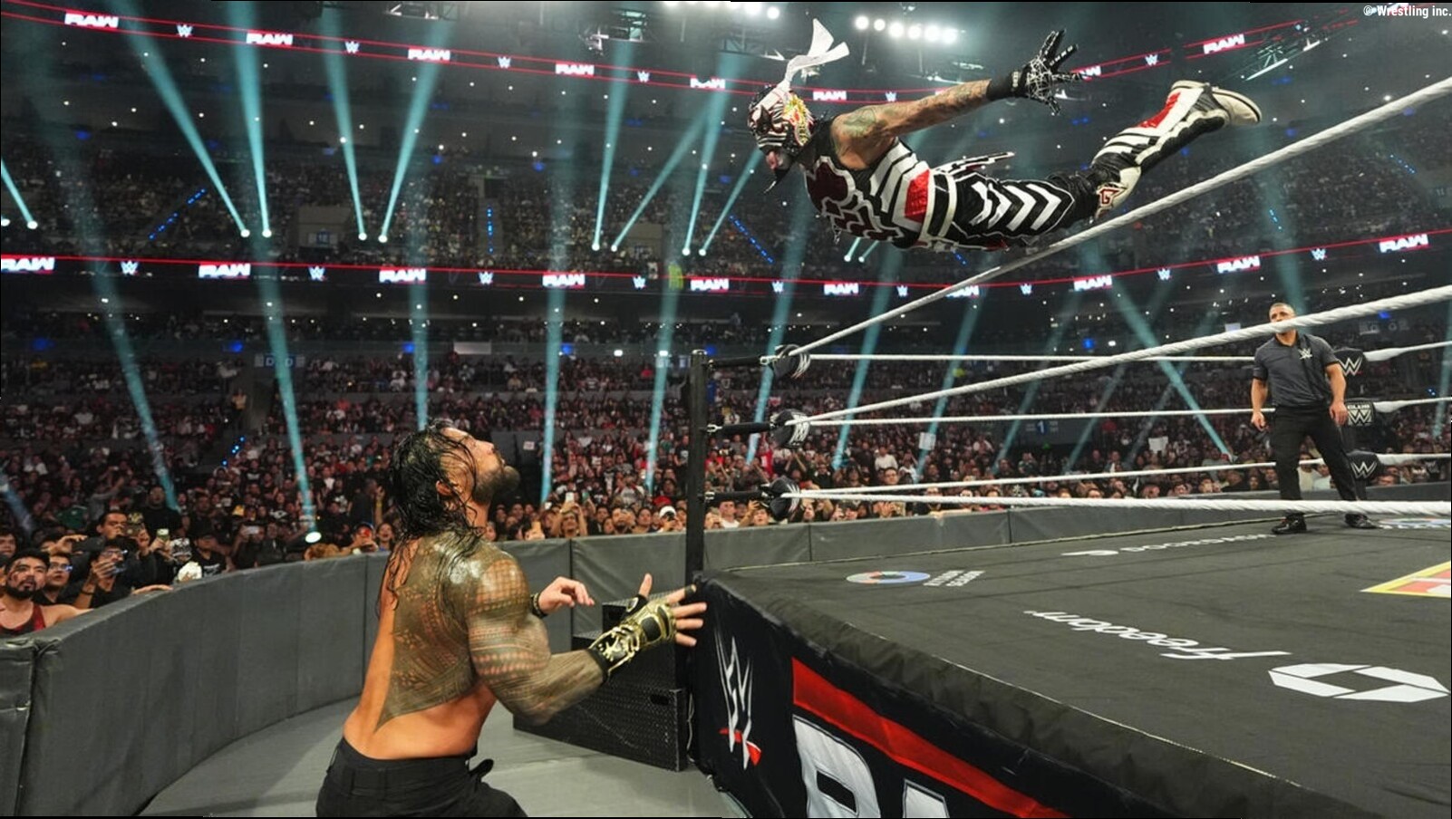 Penta Comments On WWE Raw World Title Match, Calls Roman Reigns 'Best In The Universe'
