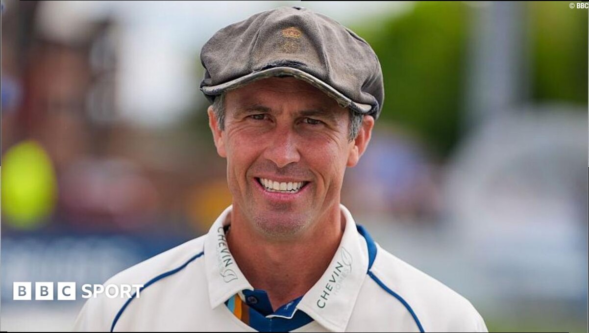 Veteran Derbyshire captain Madsen signs new deal