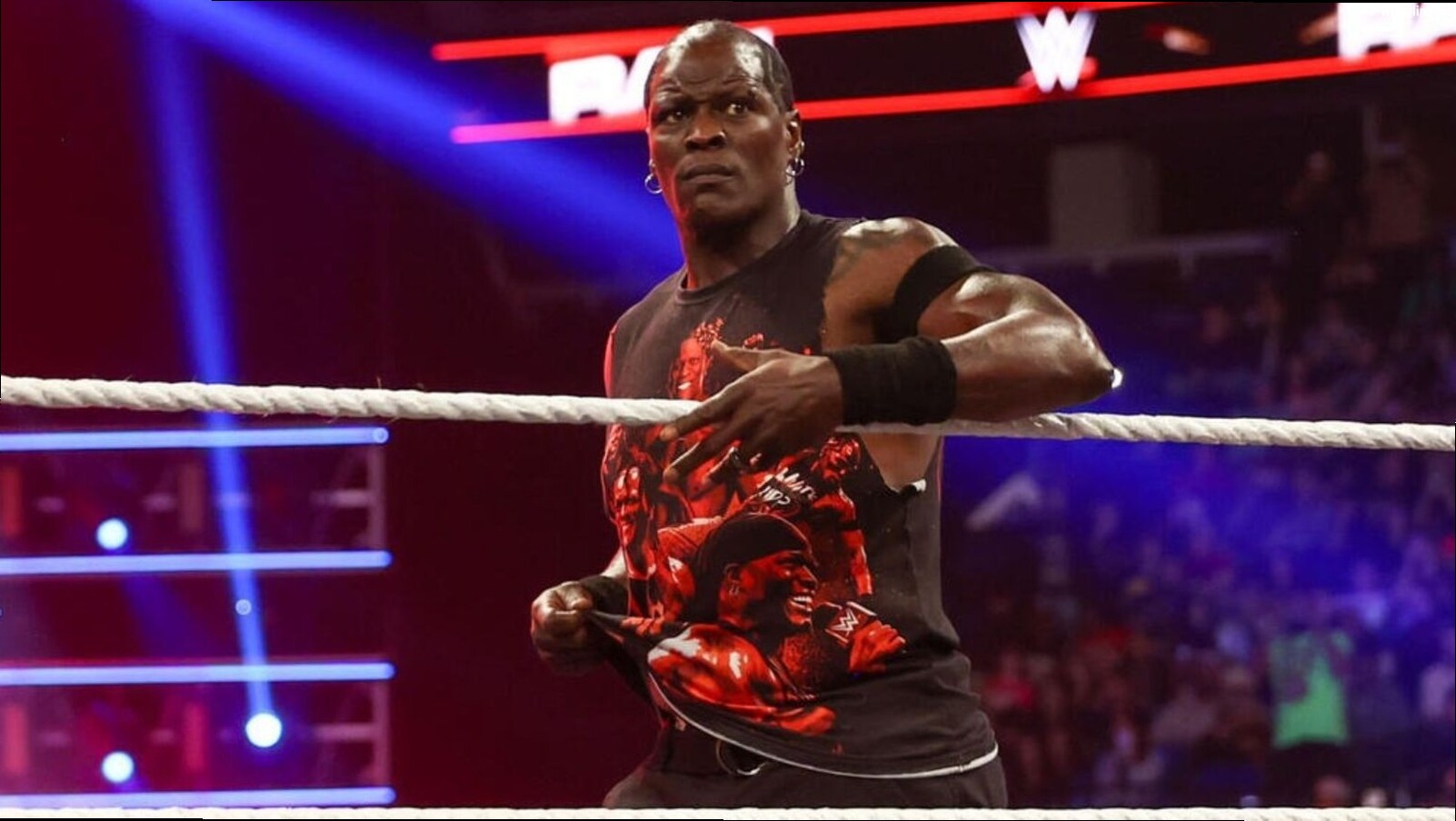 R-Truth Appears To Suffer Injury On WWE SmackDown, Match Ends By Referee Stoppage