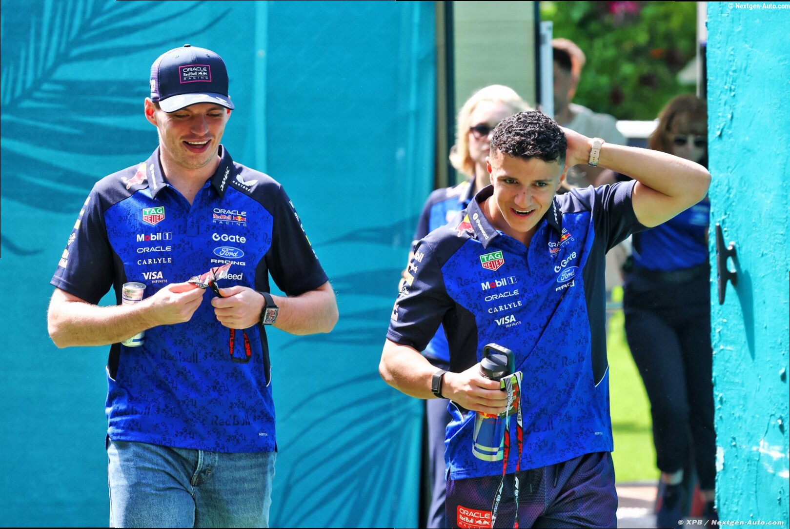 Hadjar s'estime 'très chanceux' d'apprendre aux côtés de Verstappen